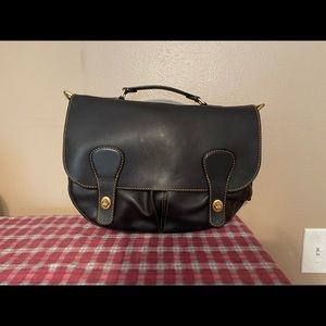 Like new gently used black leather Coach messenger bag.